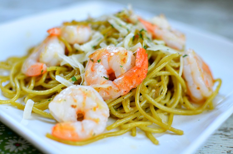 Garlic Parmesan Shrimp Pasta {Recipe}