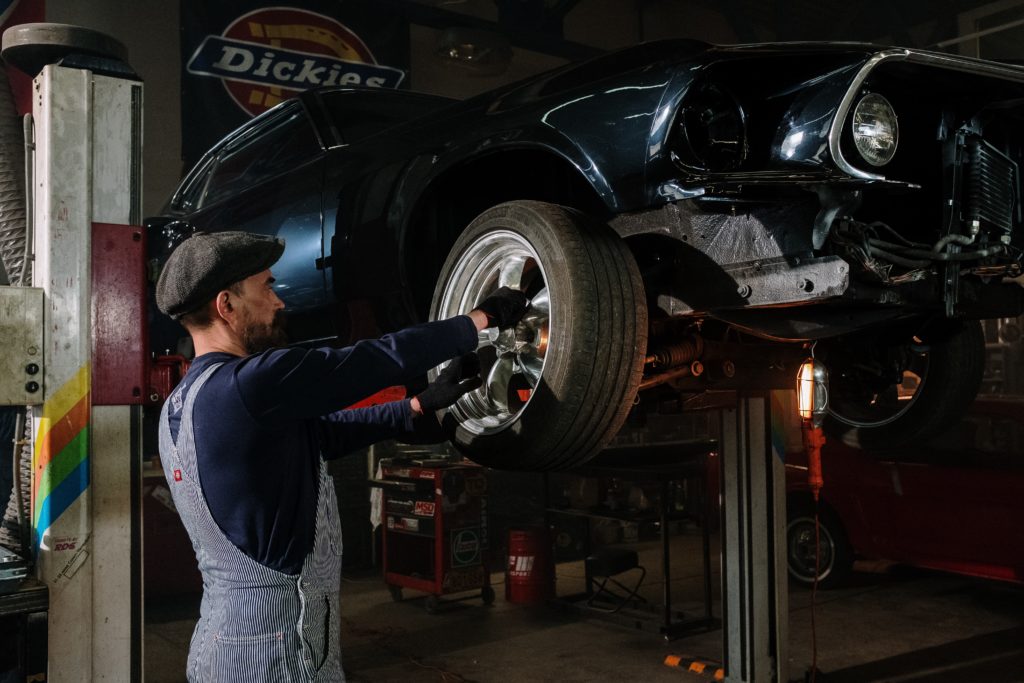 The Benefits of Hiring Auto Body Shop Services