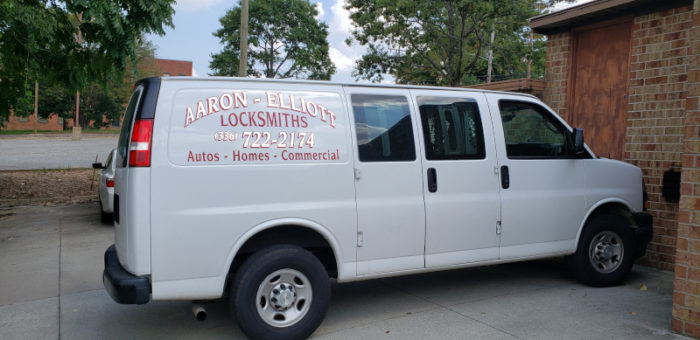 How a Mobile Locksmith Helps When You Lock Your Keys in Your Car Or Home