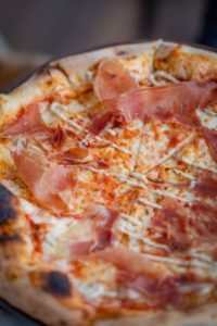 5 Essential Tips for Finding the Best Pizza Restaurant in Town