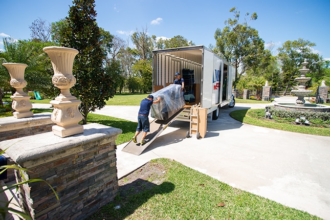 Navigating the Challenges of Moving: Practical Tips and Tricks for a Smooth Transition - Rick On 